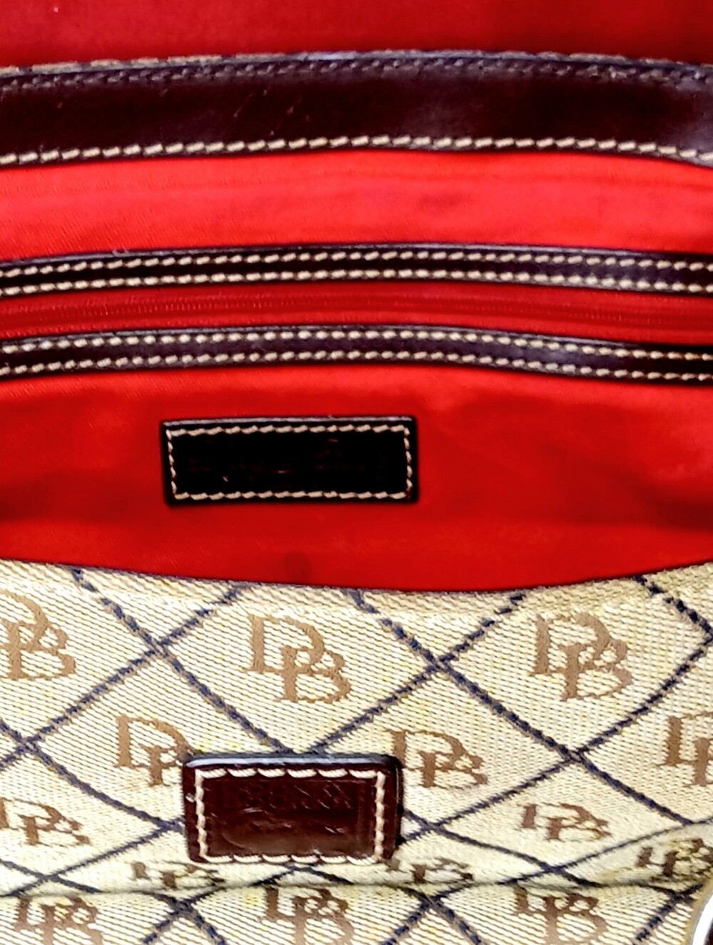 Vtg Dooney & Burke shoulder handbag purse.